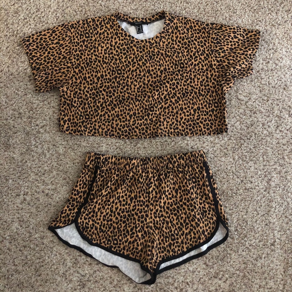Cheetah lounge set
